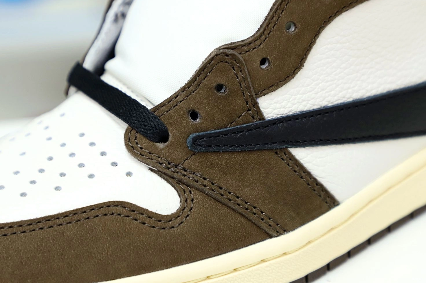 AIR SCOTT JORDAN TRAVIS RETRO 1 HIGH X 'MOCHA' OG 1027